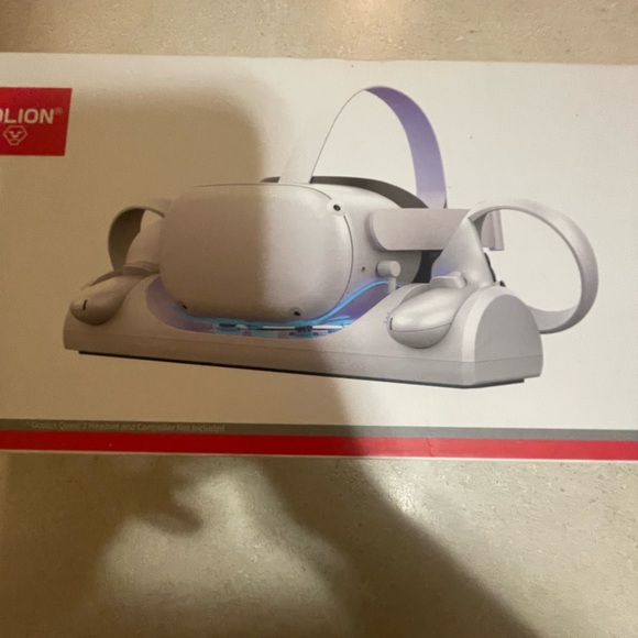 Brand new oculus charger bought it for 130$ at target haven’t used it once. - Picture 3 of 5